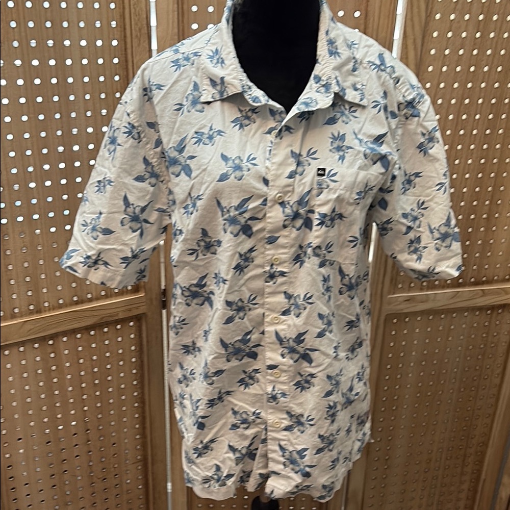 Quiksilver Blue and White Casual Button Down‎ Shirt
Used 
Been worn